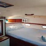 Velero Whimsy Hotel en barco Valencia