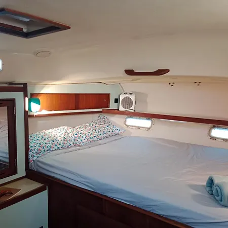 Velero Whimsy Bådhotel Valencia
