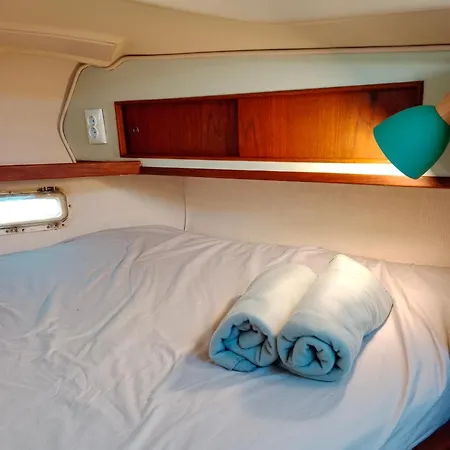Velero Whimsy Bådhotel *