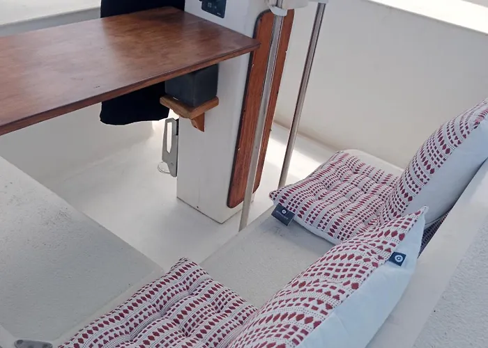 Botel Velero Whimsy *