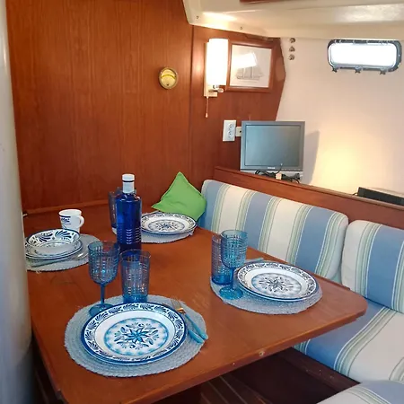 Velero Whimsy Båthotell *